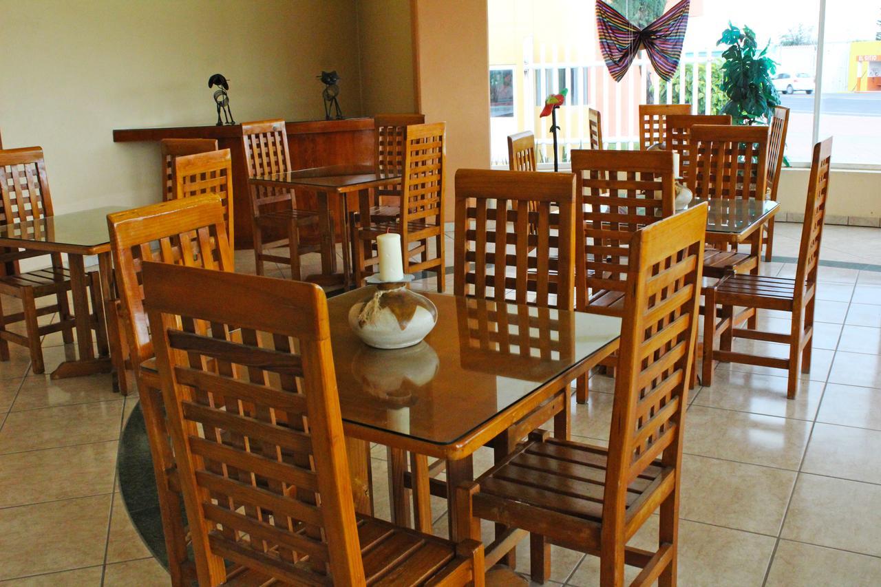 Los Reyes  Hotel Real De Cortes מראה חיצוני תמונה