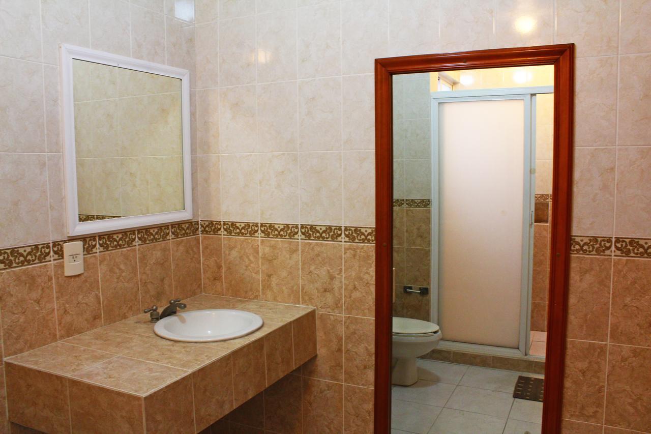 Los Reyes  Hotel Real De Cortes מראה חיצוני תמונה