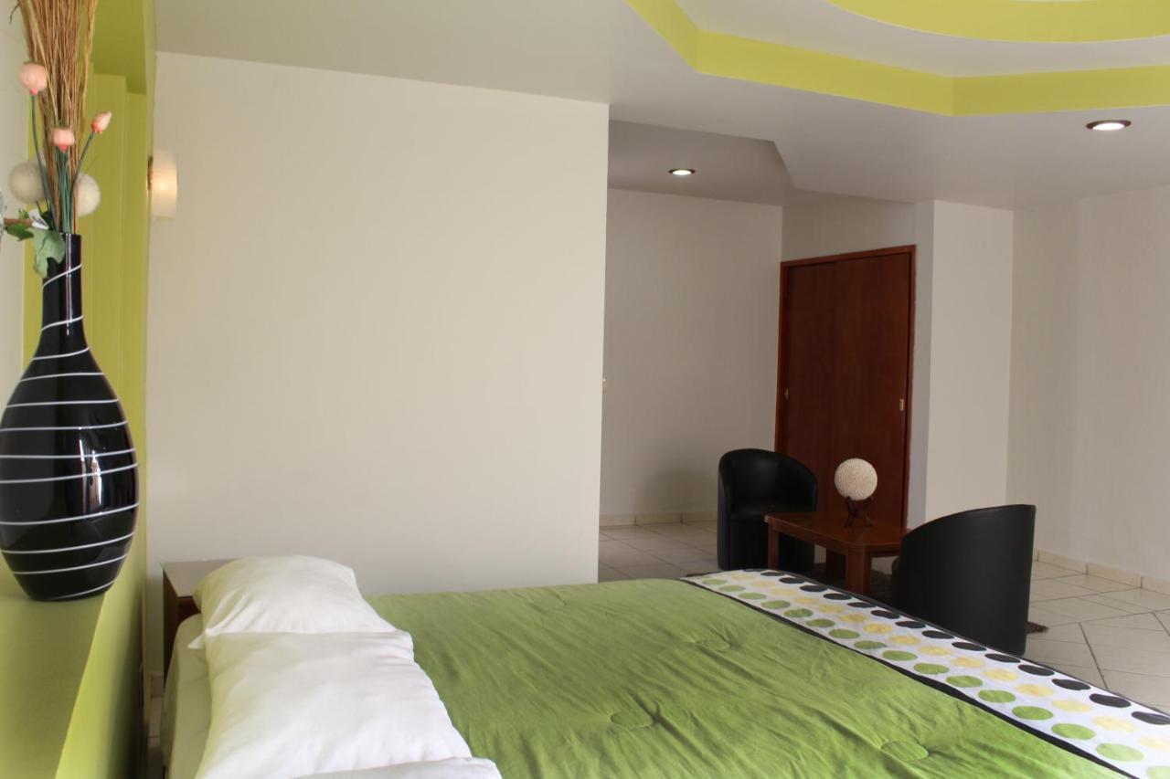 Los Reyes  Hotel Real De Cortes מראה חיצוני תמונה